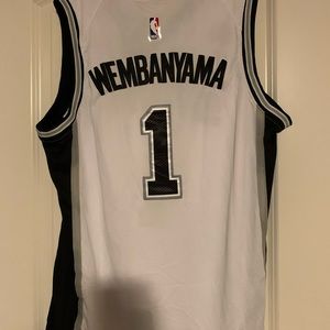 Wembanyama size xl